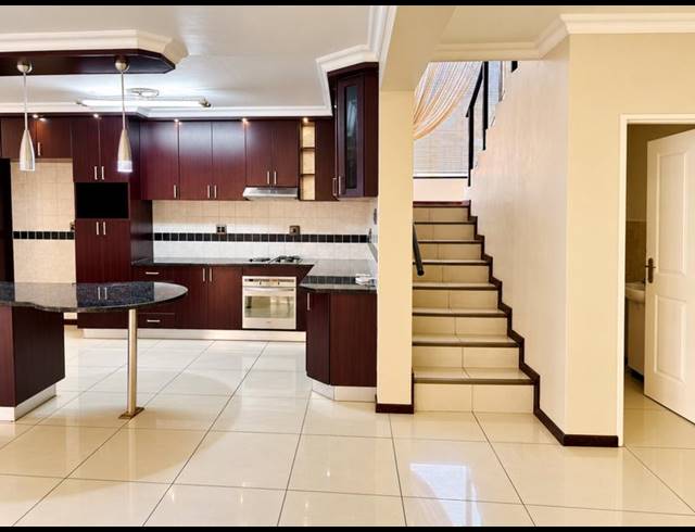 3 BEDROOM TOWNHOUSE FOR SALE IN LANGENHOVENPARK